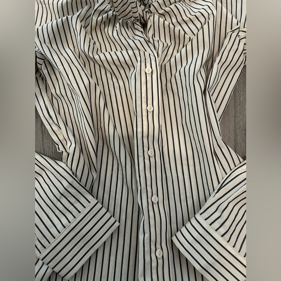 H&M Off The Shoulder Button Down Blouse - Picture 3 of 6